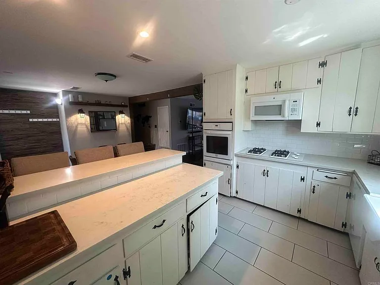 1315 Darby St — Photo 21
