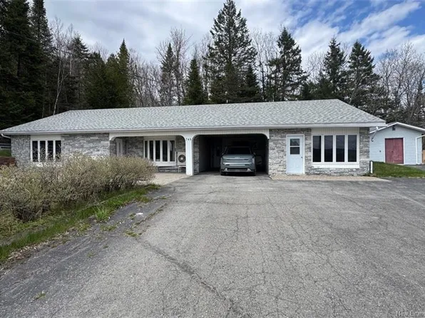 748 Canada Rd, Edmundston, NB E3V 1W4