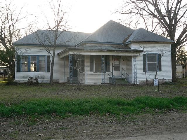 1st image of 605 N Cypress Ave