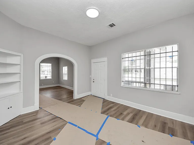 2102 Gray St #1 — Photo 2