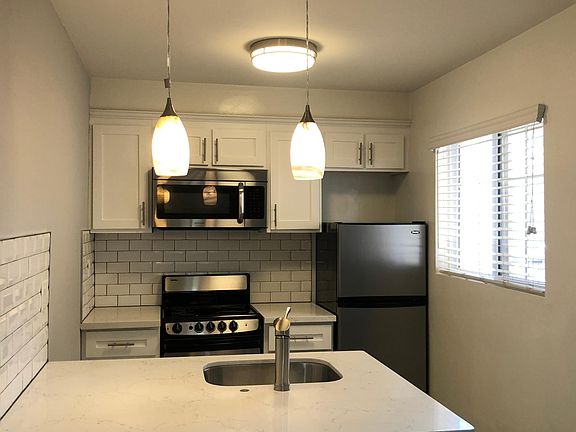 2nd image of 2427 4th St #205