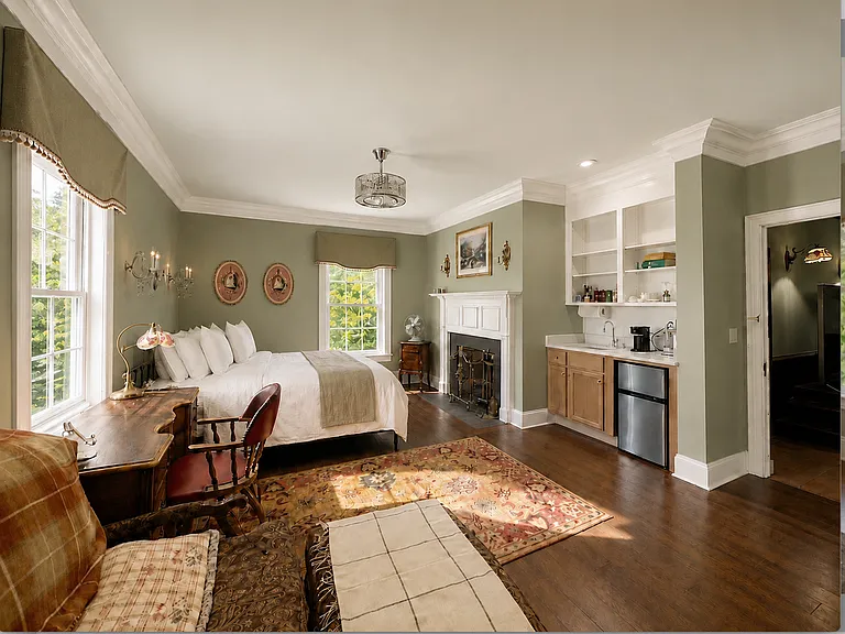 6804 Sunset Lake Rd — Photo 2