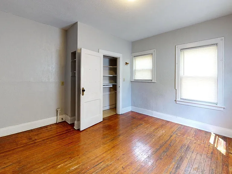 2222 Flora St — Photo 8