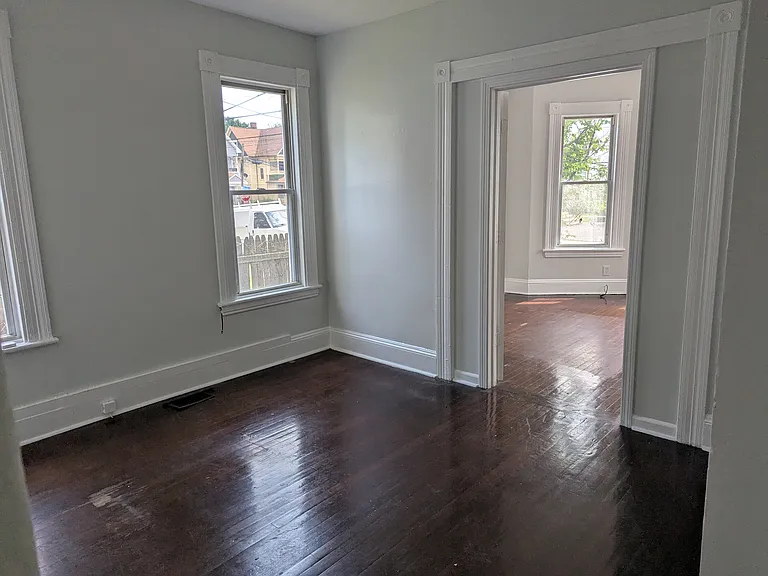 377 Berkshire Ave — Photo 5