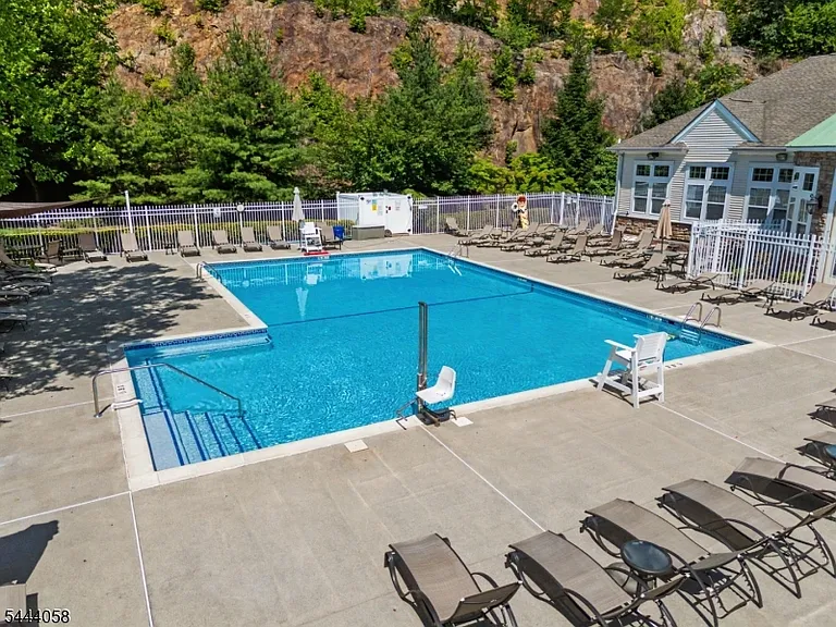7319 Coventry Ct — Photo 14
