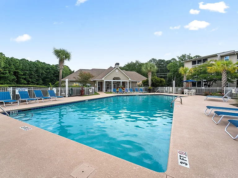 Litchfield Oaks Apartments — Photo 16
