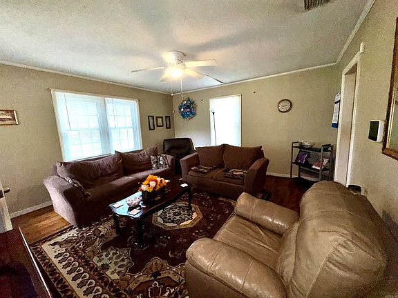 2nd image of 211 W Lynn St