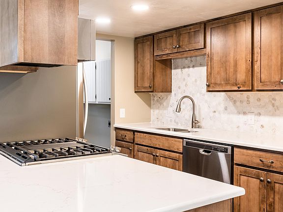 4th image of 8576 S Mesa Dr