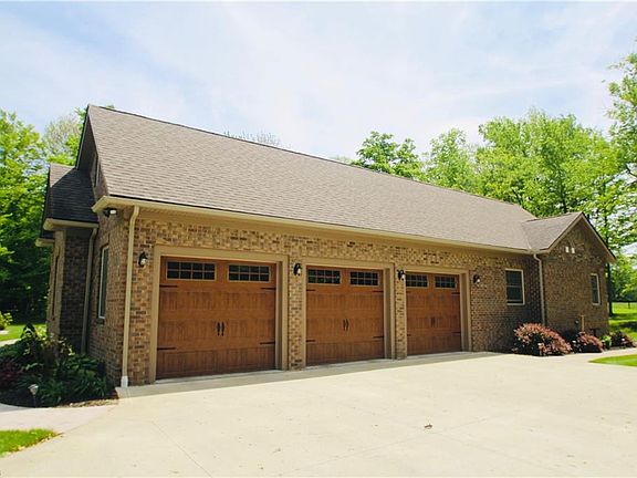 2nd image of 7494 Hunters Glen Ln