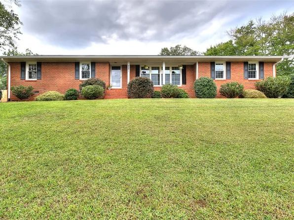 236 Connie Dr, Pickens, SC 29671