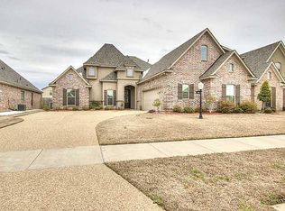 914 Royal Cir, Bossier City, LA 71111