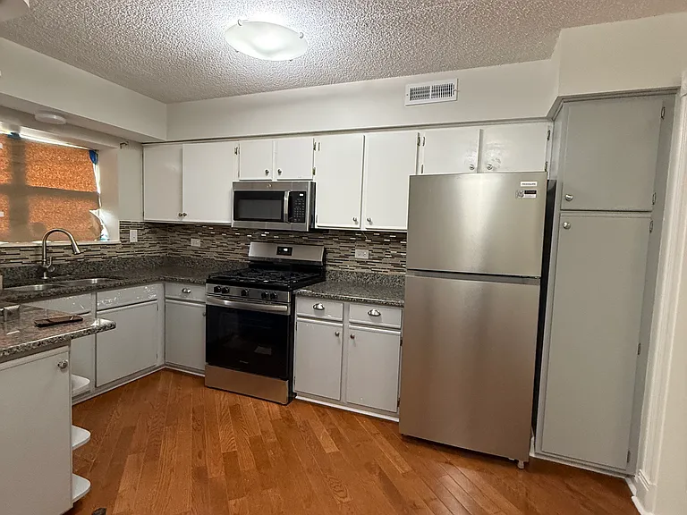 4750 N Elston Ave #102 — Photo 2