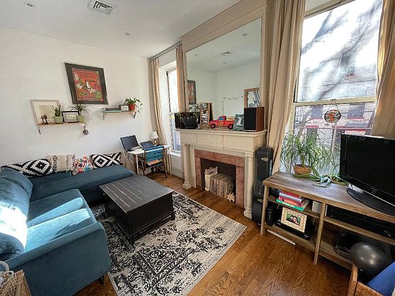 3rd image of 1284 Pacific St APT 2C
