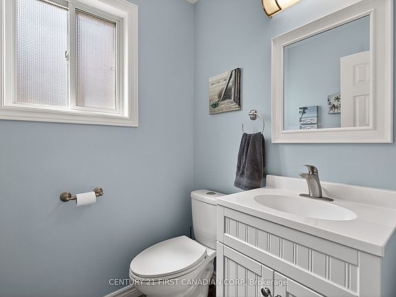 5th image of 285 Thorne Dr