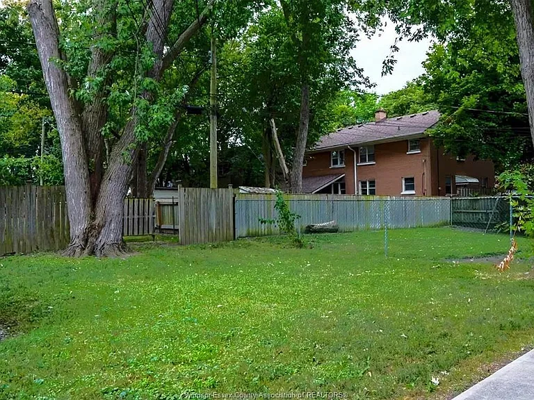 2163 College Ave — Photo 23