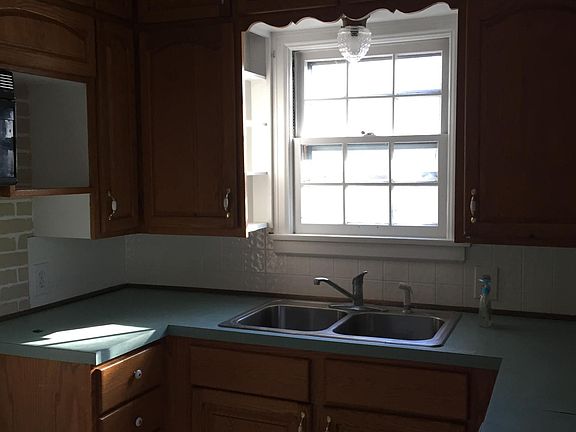 2nd image of 413 W Republic Ave