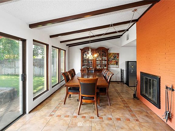 4th image of 362 N Desdemona Dr