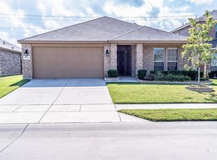 8712 Cowboy Trl, Aubrey, TX 76227
