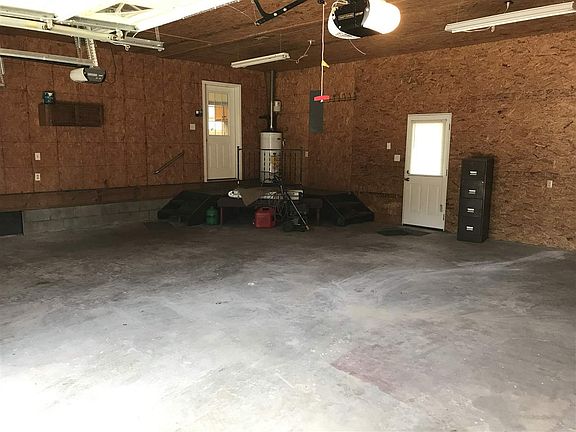 5th image of 21 Shady Brook Ln