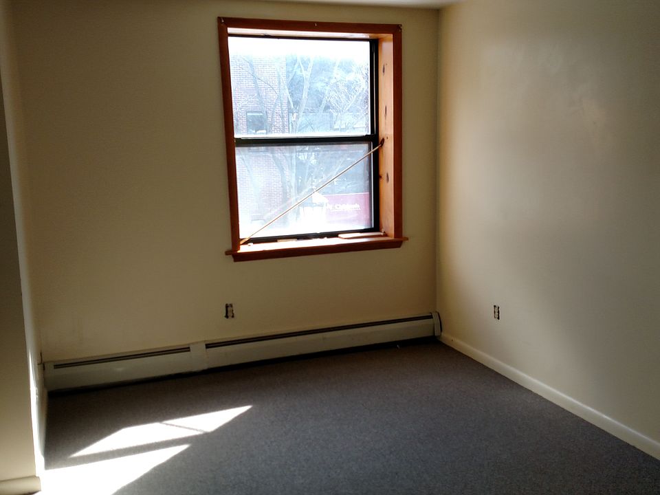 2nd image of 124 W State St APT 1