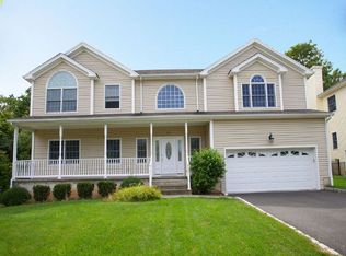 320 Vollmer Ct, Northvale, NJ 07647