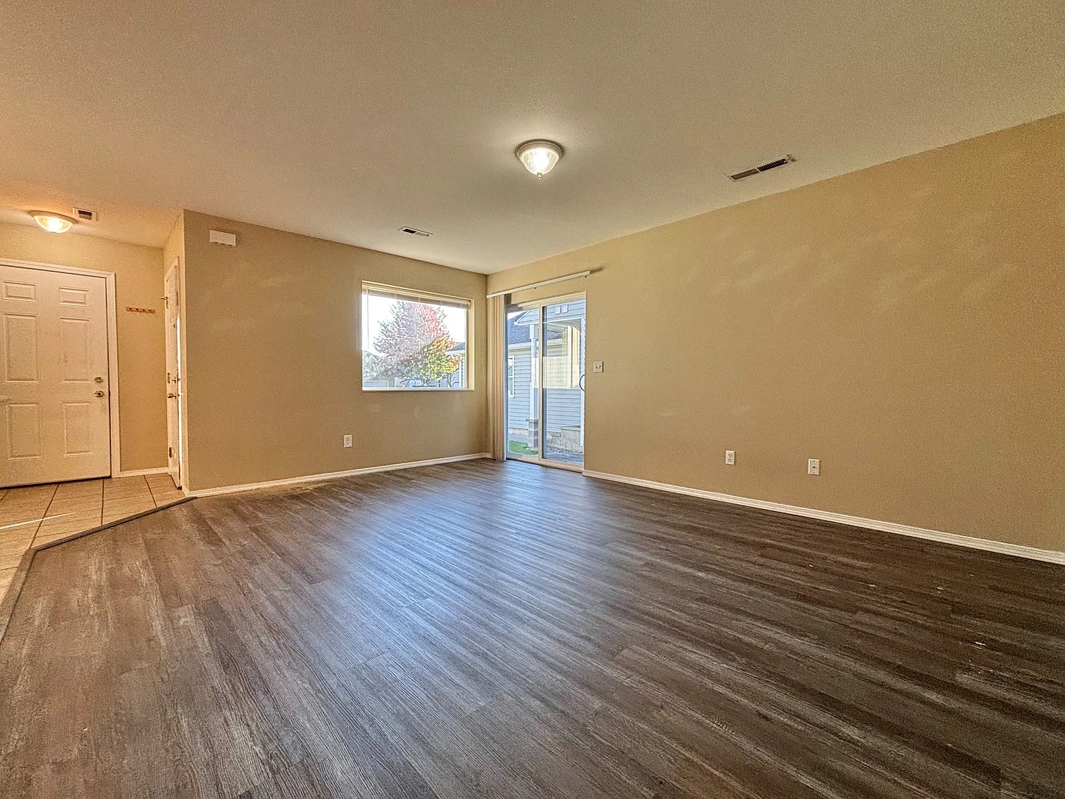 3 bed, 1100 sqft, $1,995 — Photo 3