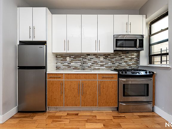 2nd image of 407 Chauncey St APT 3D