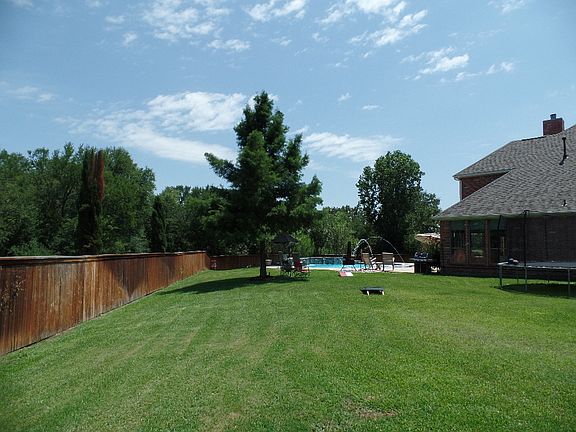 5th image of 9141 Crockett Dr