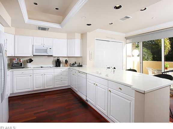 4th image of 7075 Pelican Bay Blvd