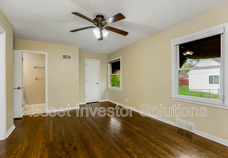 8400 State Line Rd — Photo 15
