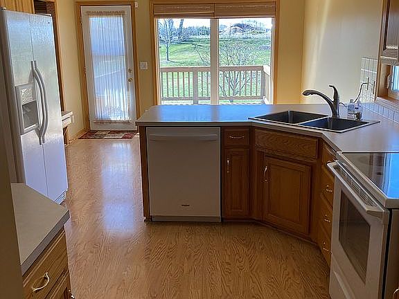 Kitchen/Eating Area to Deck
