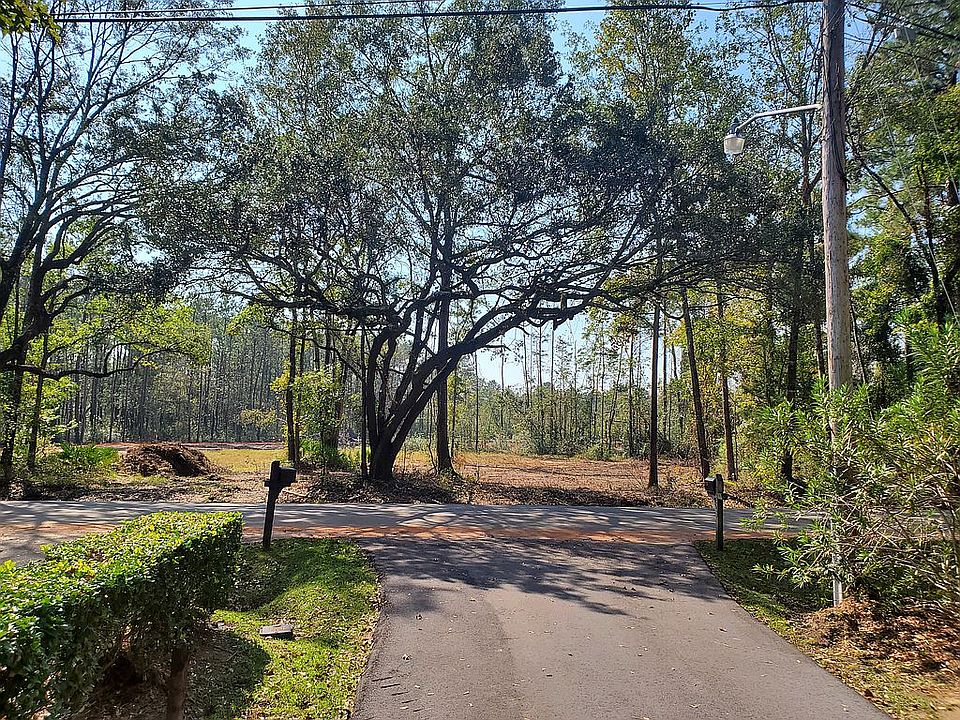 2nd image of 3850 Higgins Rd