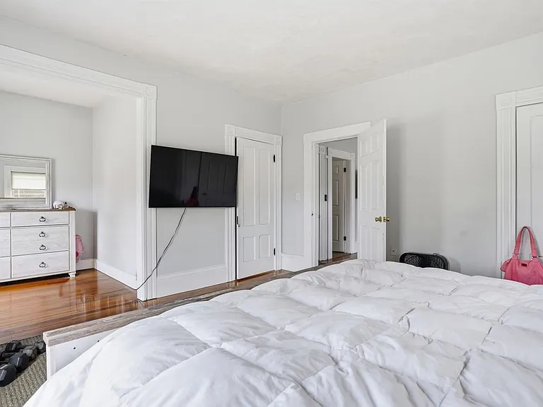 747 Union St #2 — Photo 12