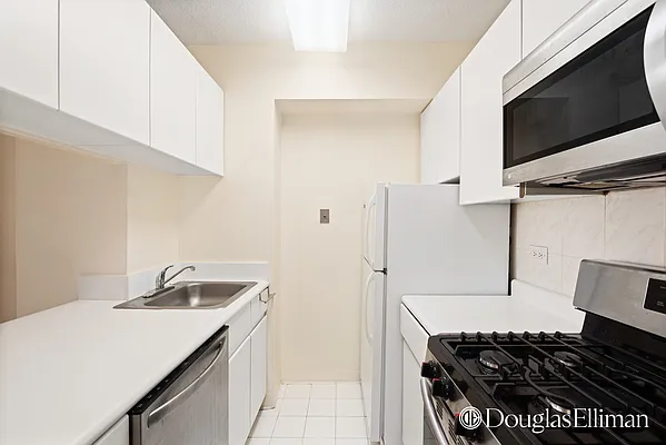 Rented by Douglas Elliman | media 18