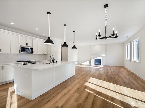 4th image of 1820 267th Street NW
