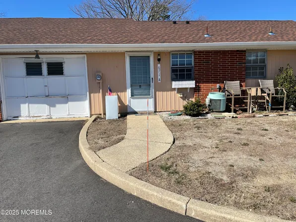 671A New Castle Court, Lakewood, NJ 08701