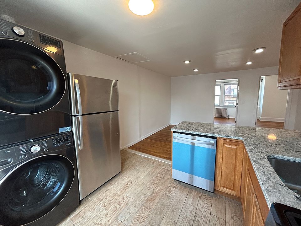 1st image of 20-66 32nd St #2