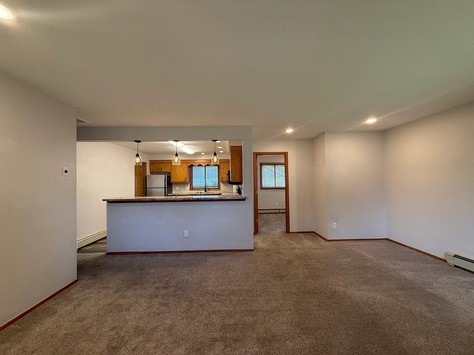 2 bed, 1.0 bath, 1000 sqft, $1,895 — Photo 2