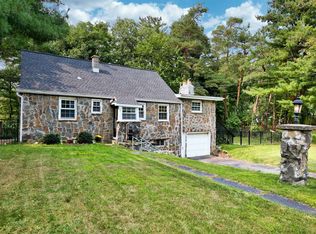 31 Snyders Lake Rd, Wynantskill, NY 12198