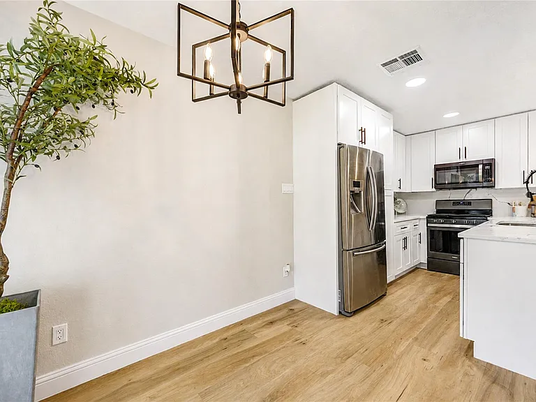 4911 Fairdale St — Photo 14