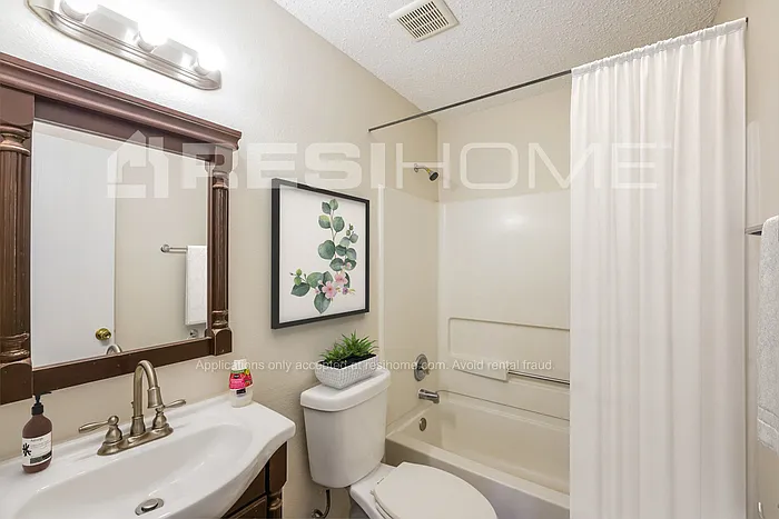 9720 Brierwyck Dr — Photo 10