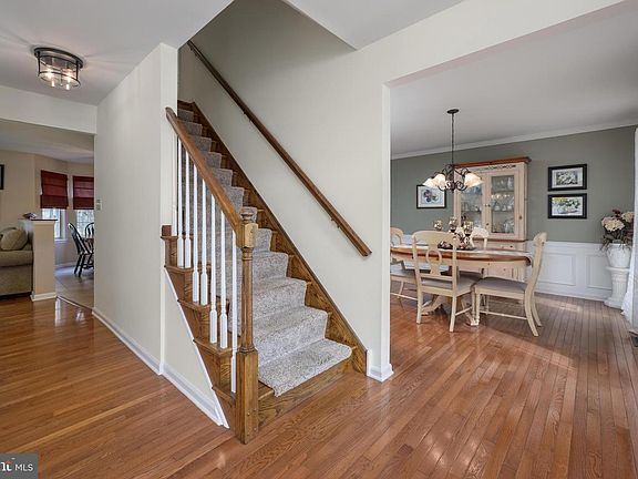 3rd image of 10 Whitehaven Dr