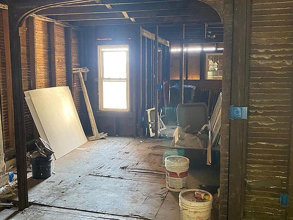 4th image of 230 New St