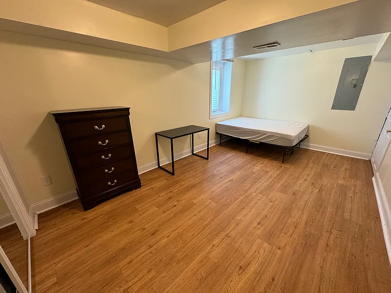 211 E Kingsley St — Photo 15