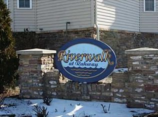 1427 Barnhardt Ln #502, Rahway, NJ 07065