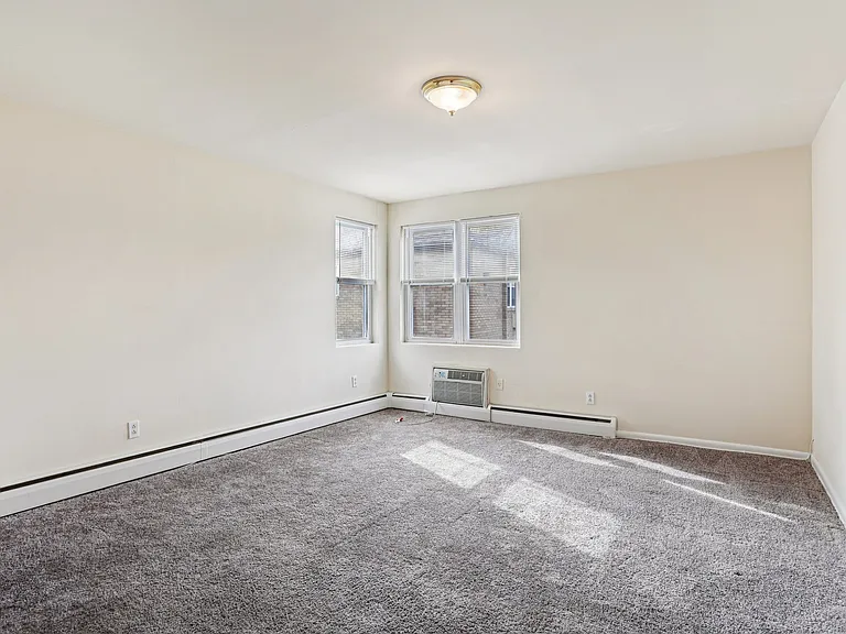 Ridley Station Apartments — Photo 8