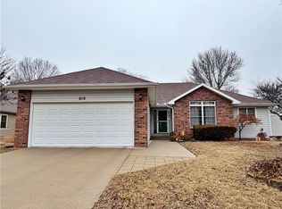 810 Redbud Ln, Frontenac, KS 66763