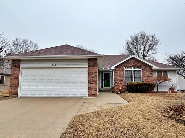810 Redbud Ln, Frontenac, KS 66763