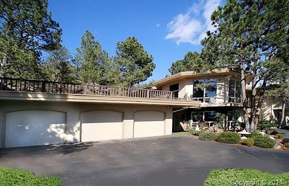 Large 3 car heated garage