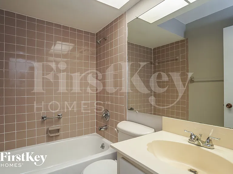 1931 SE 10th Pl — Photo 11